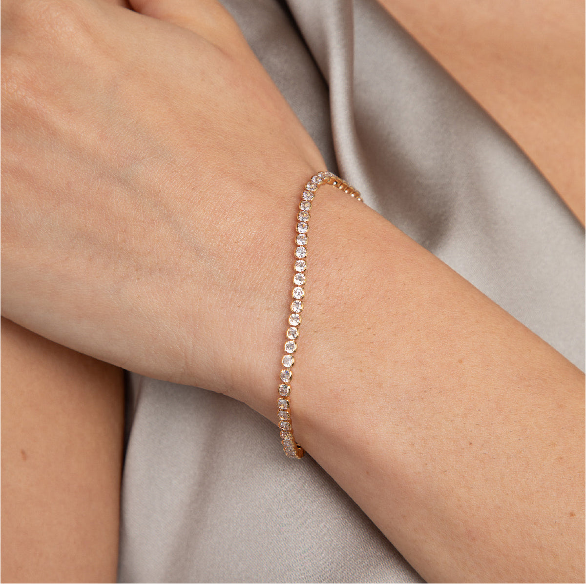 18k Gold Plated Jewellery - Gleam Bold Tennis Chain Bracelet in Gold - Chain Bracelet - Astrid &amp; Miyu