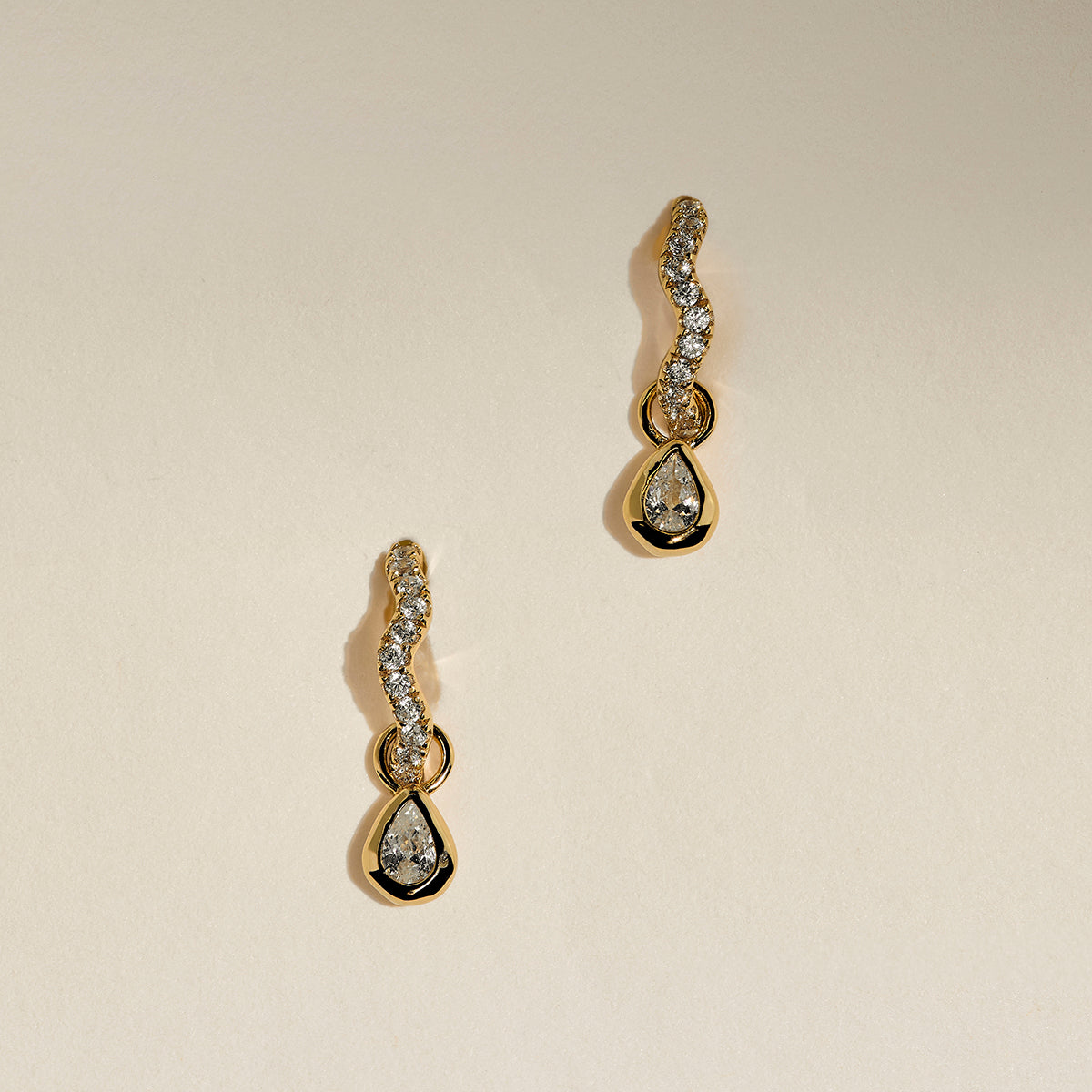 Pendientes Aro Cristal Dorado - Yina Studio