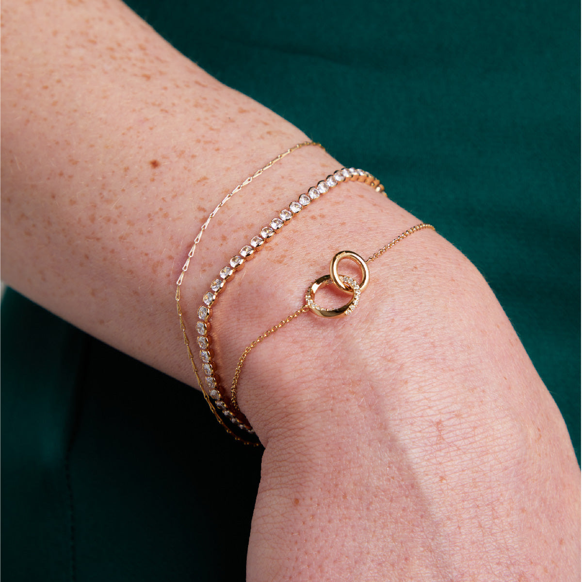 18k Gold Plated Jewellery - Gleam Bold Tennis Chain Bracelet in Gold - Chain Bracelet - Astrid &amp; Miyu