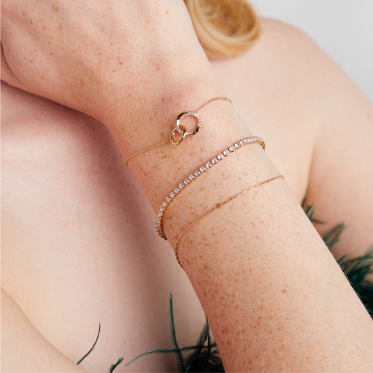 18k Gold Plated Jewellery - Gleam Bold Tennis Chain Bracelet in Gold - Chain Bracelet - Astrid &amp; Miyu
