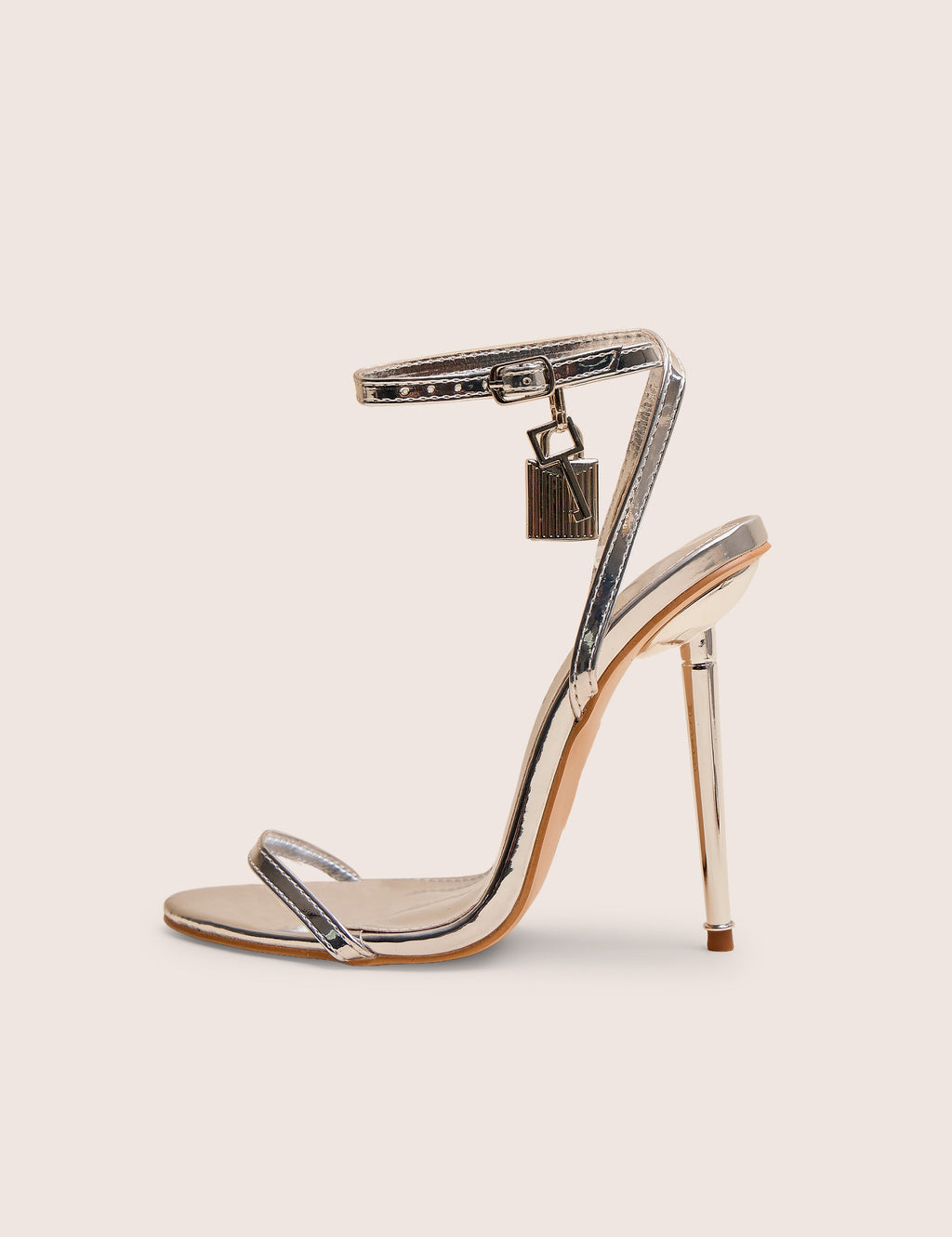 Stiletto Plateado Candado - Yina Studio