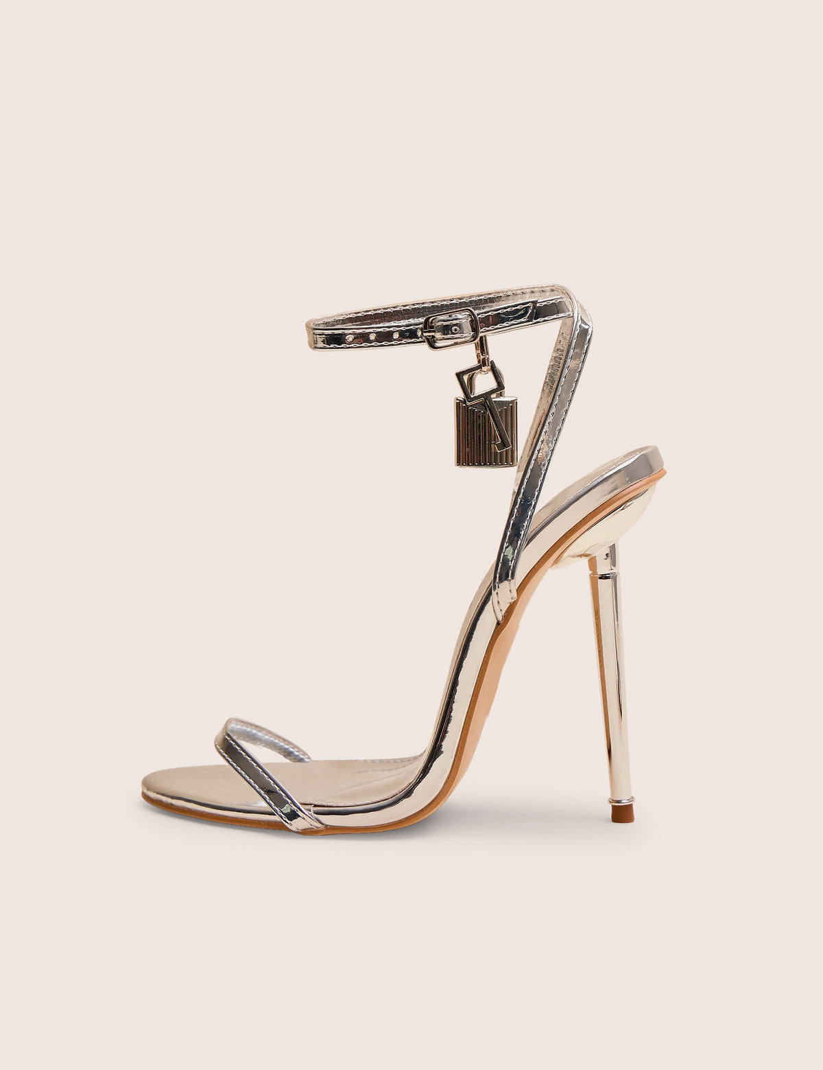 Stiletto Plateado Candado - Yina Studio