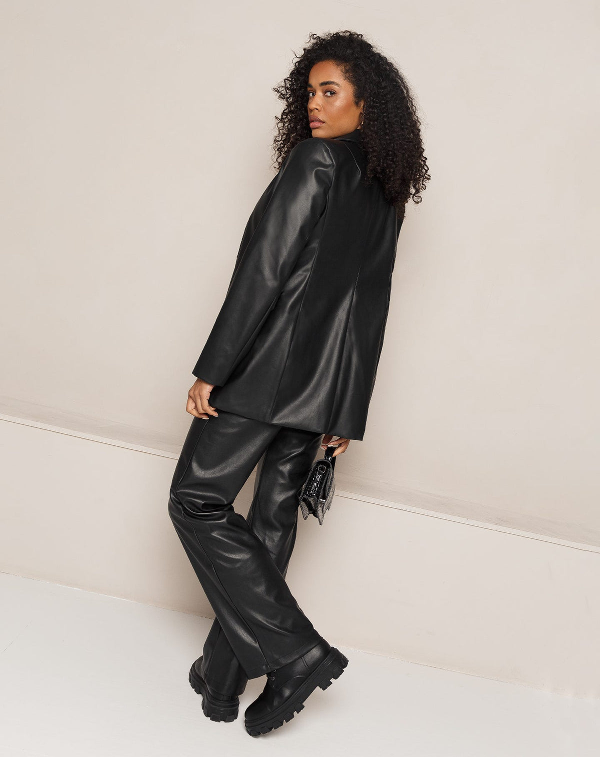 LEATHER STRAIGHT LEG PANTS ZWART